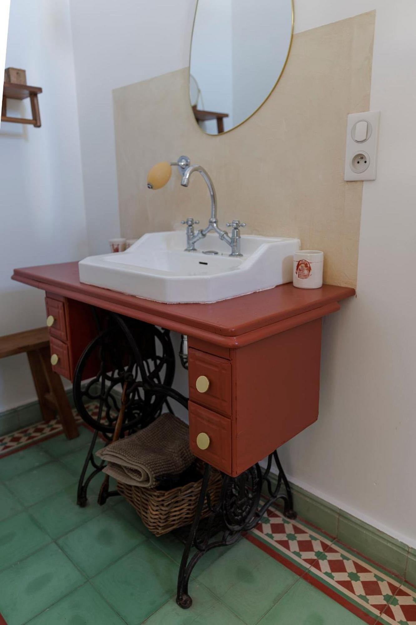Chambres D'Hotes L'Oreliane En Provence Only Adult Chateauneuf-de-Gadagne Bagian luar foto